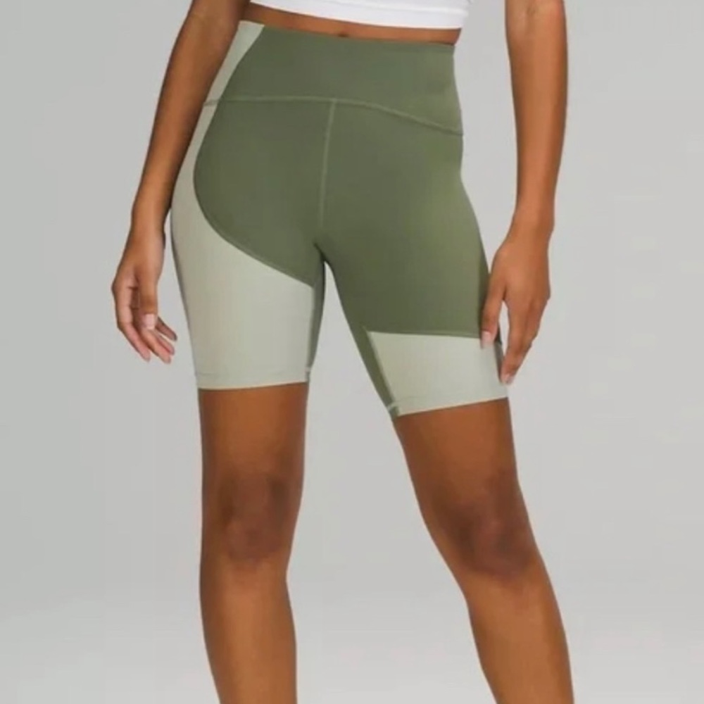 Lululemon Nulu Color Block High Rise
Short 8"